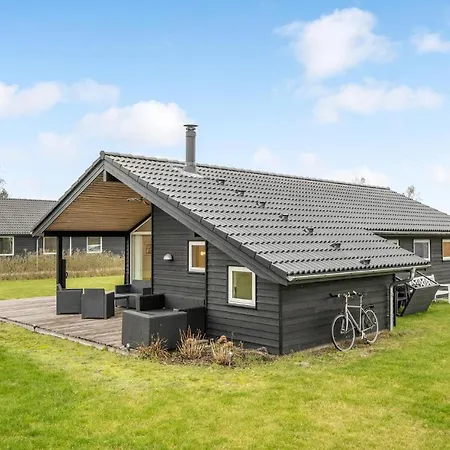 Holiday home Lovely In With Wifi